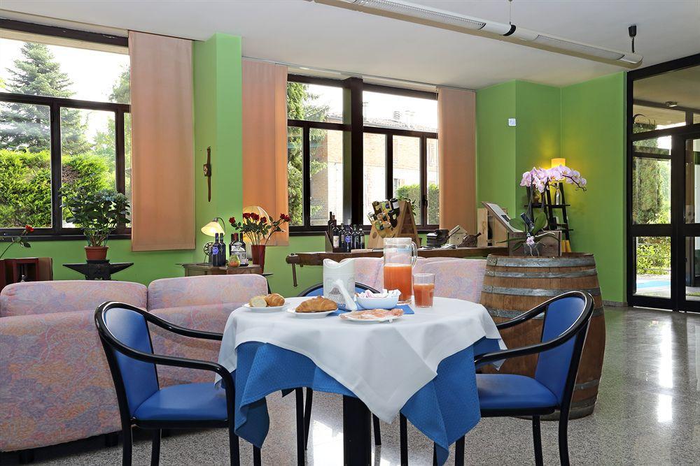 Aquamaris Hotel Sala Baganza Kültér fotó