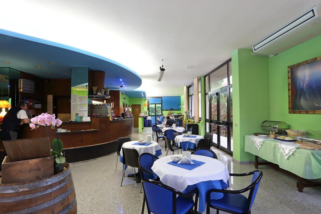 Aquamaris Hotel Sala Baganza Kültér fotó